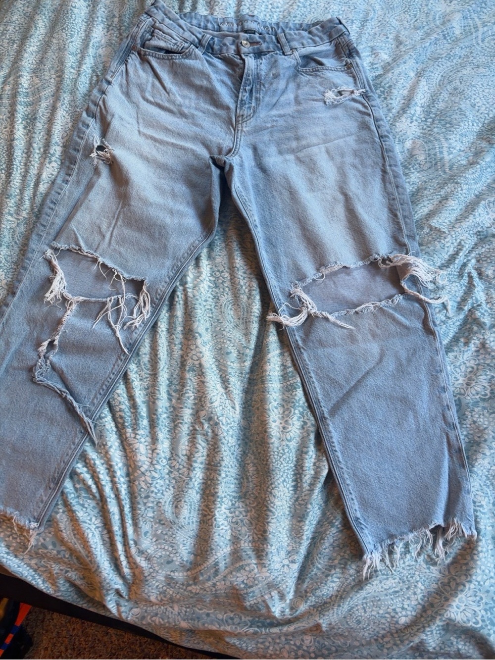 American Eagle Outfitters Light Blue Distressed Boyfriend Jeans